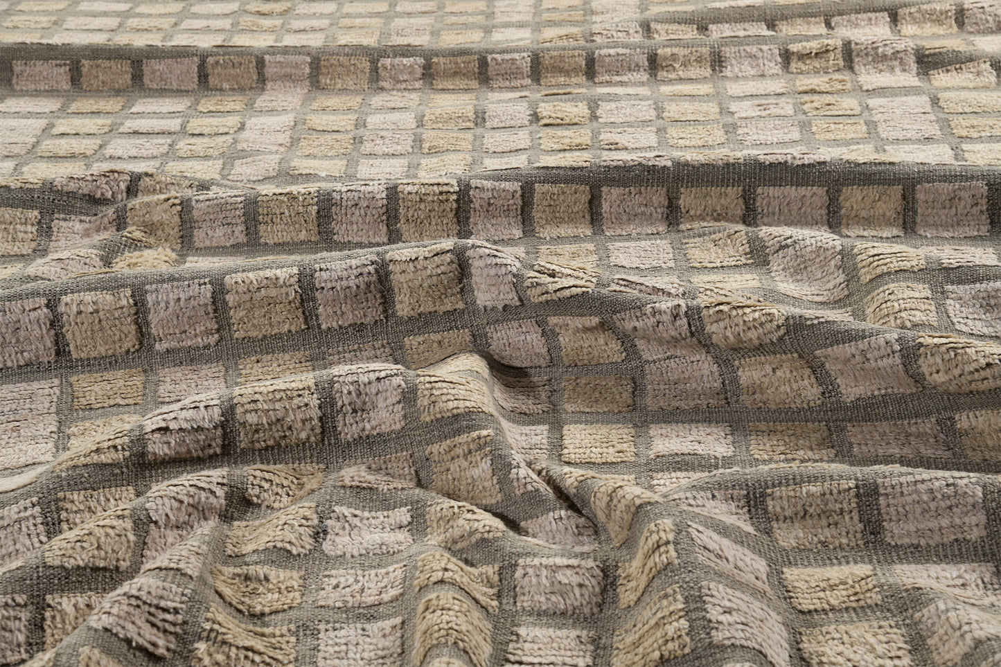 Lumiyy, Kust Collection, Soft Gold - styled in room setting