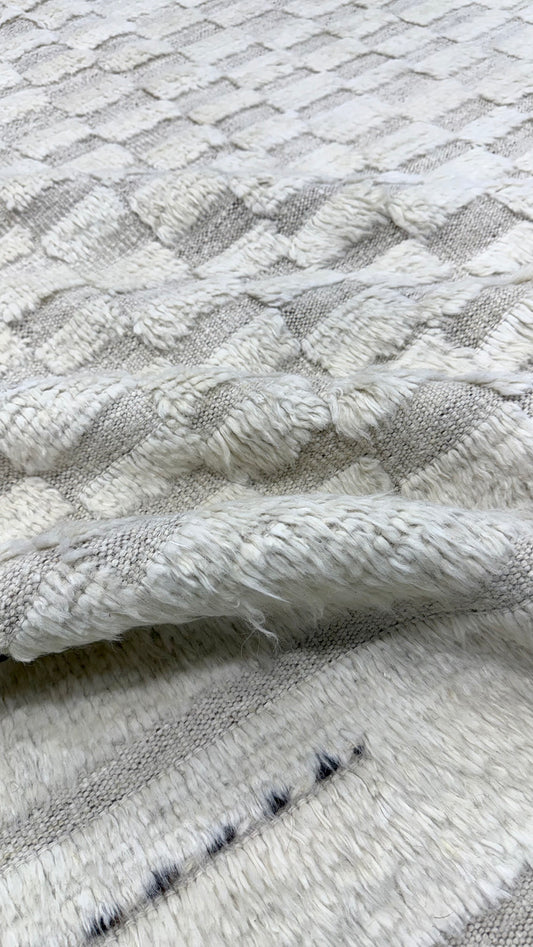 Sirocco, Haute Bohemian, Ivory