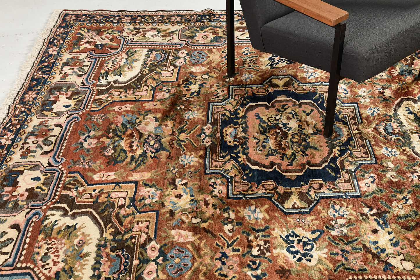 Antique Persian Bakhtiari Rug Floral Design 57529