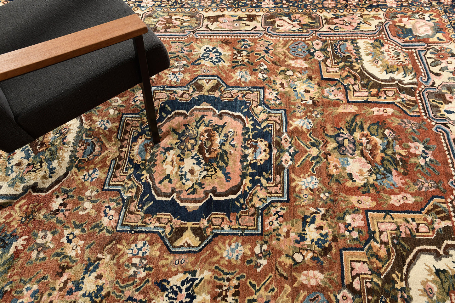Antique Persian Bakhtiari Rug Floral Design 57529
