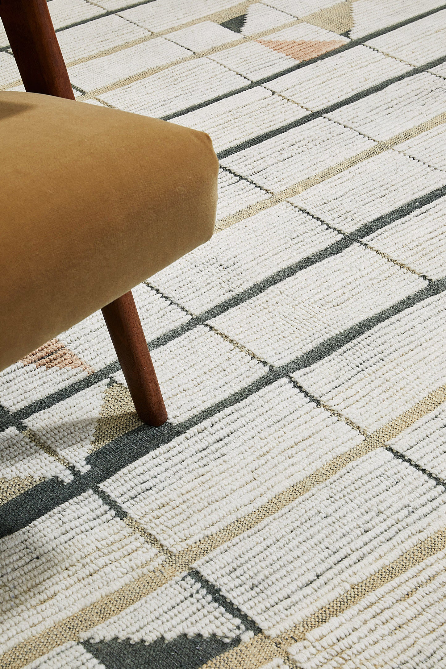 Modern Rug Image 2100 Bouchet, Estancia Collection