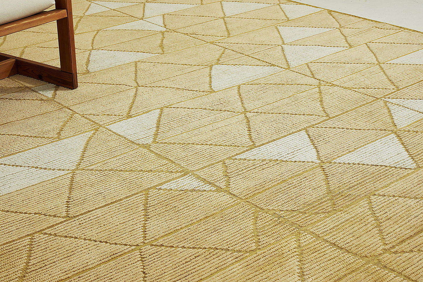 Modern Rug Image 9245 Pinotage, Estancia Collection