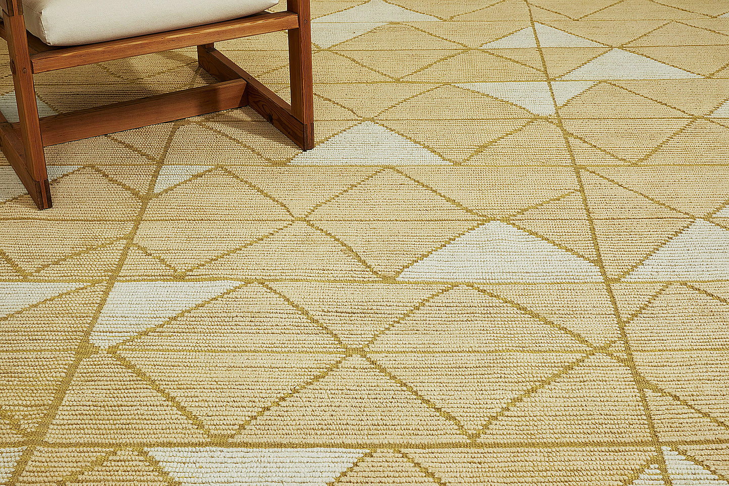 Modern Rug Image 9246 Pinotage, Estancia Collection