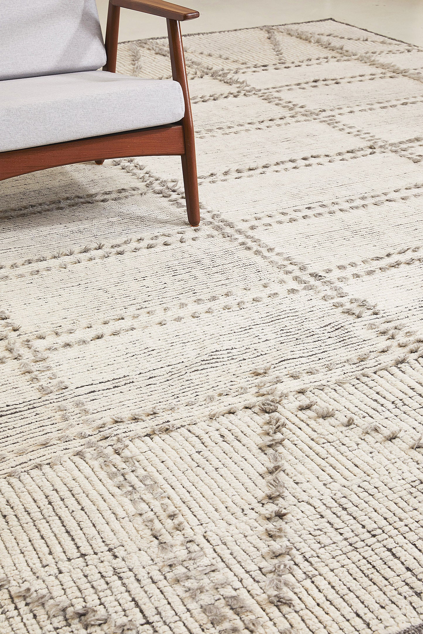 Modern Rug Image 12233 Valdepena, Estancia Collection
