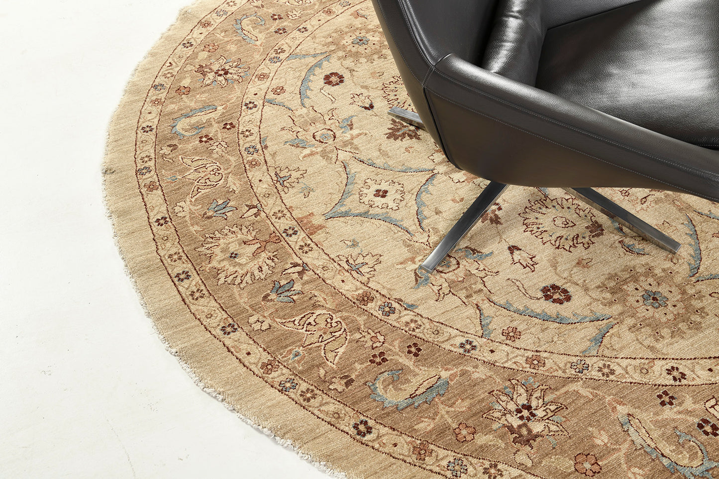 Natural Dye Sultanabad Revival Round Rug