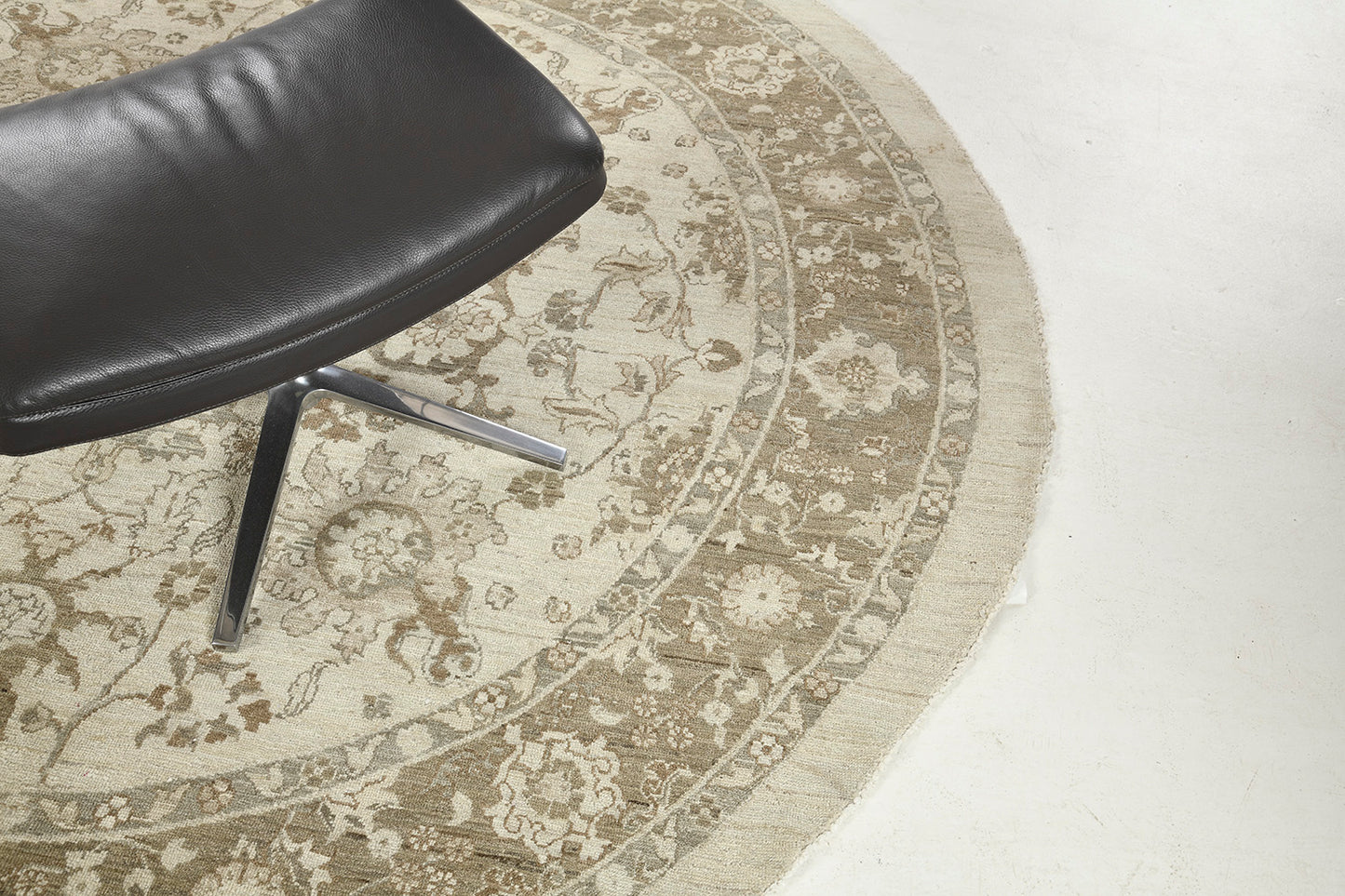 Vintage Style Sultanabad Revival Round Rug