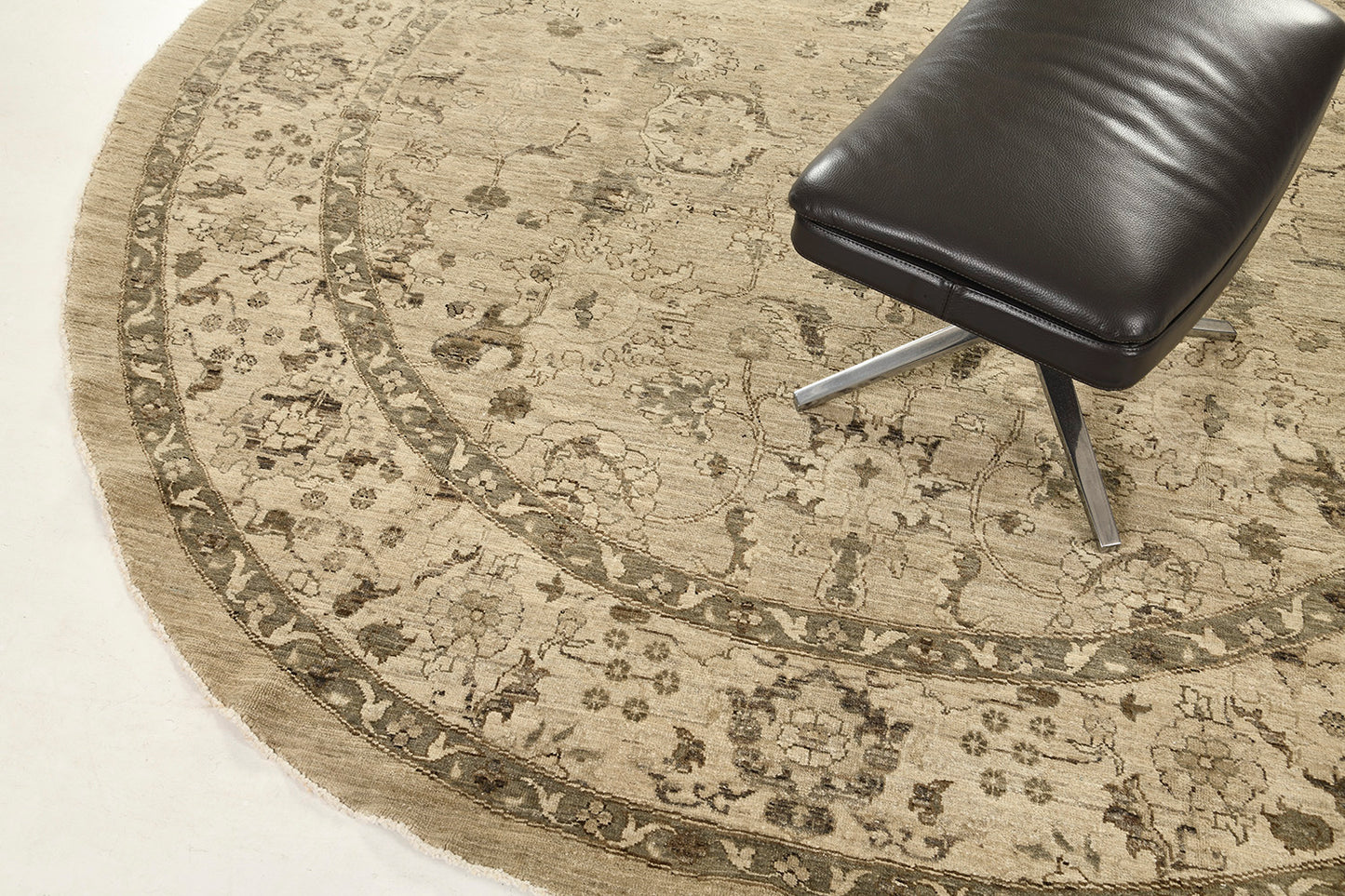 Vintage Style Sultanabad Revival Round Rug