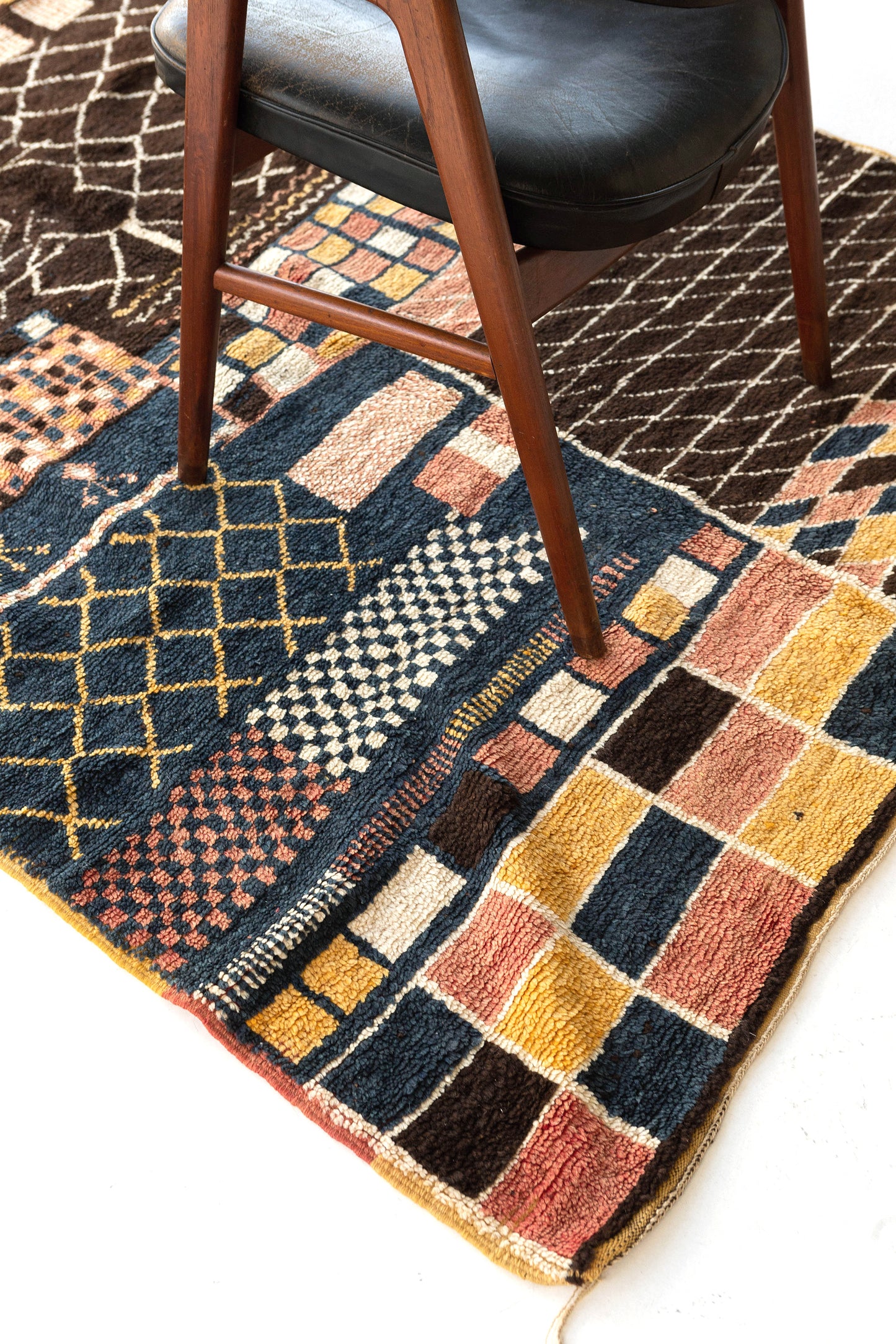 Modern Rug Image 8295 Moroccan Rug Middle Atlas Tribe Atlas Collection