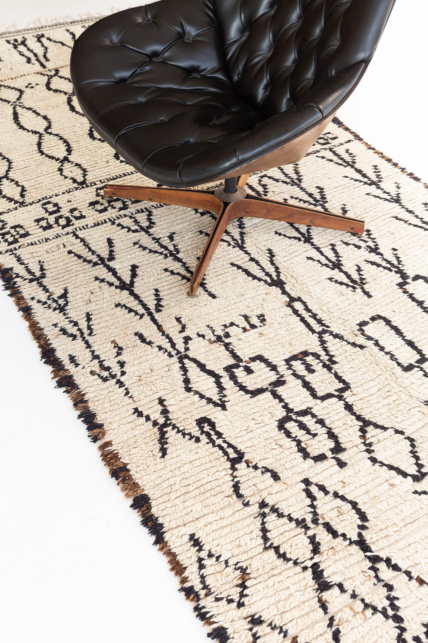 Modern Rug Image 13581 Vintage Moroccan Rug Azilal Tribe Atlas Collection
