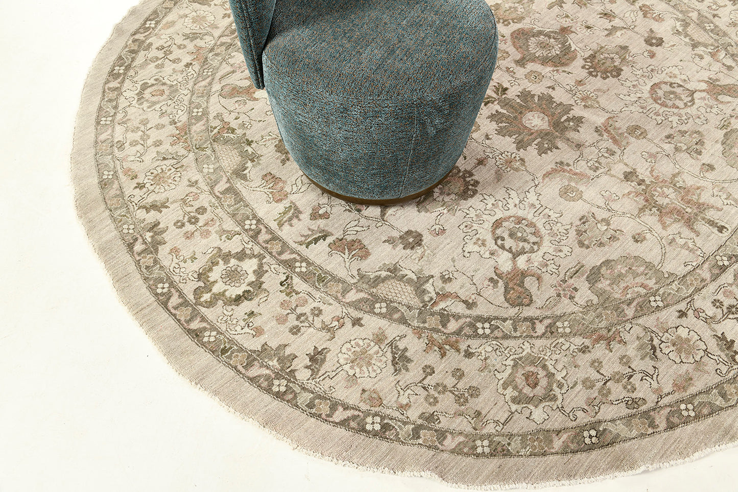 Vintage Style Sultanabad Revival Round Rug