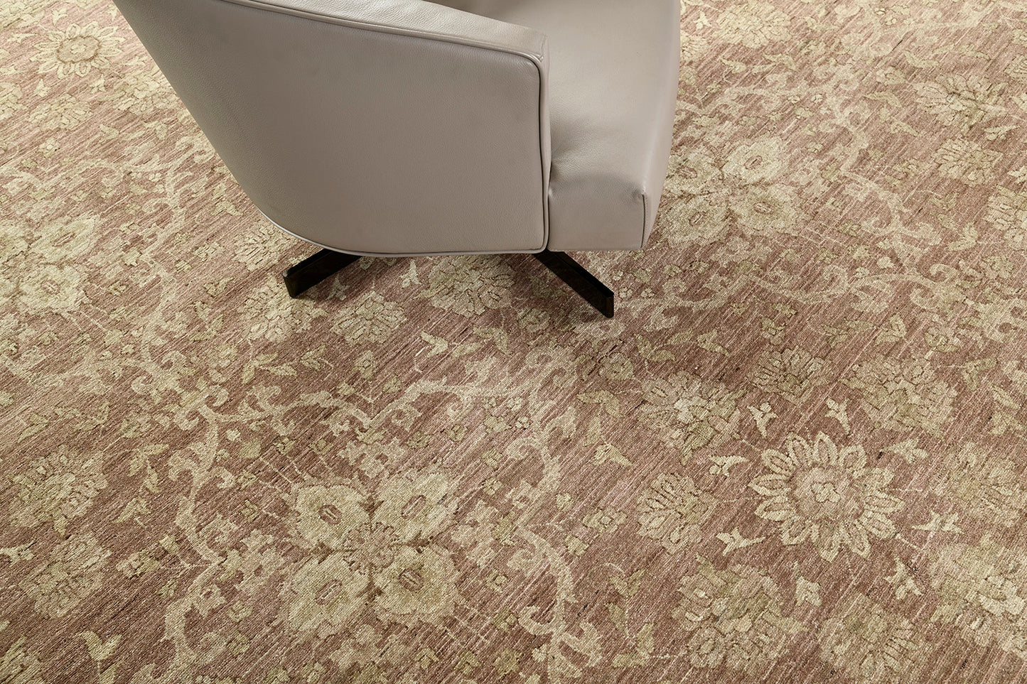 Natural Dye Transitional Rug Design D5257 Divine