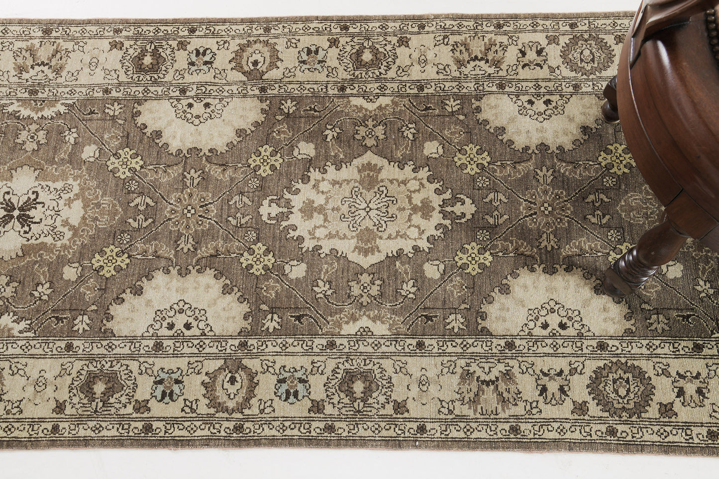 Vintage Style Mahal Design Rapture Runner D5137