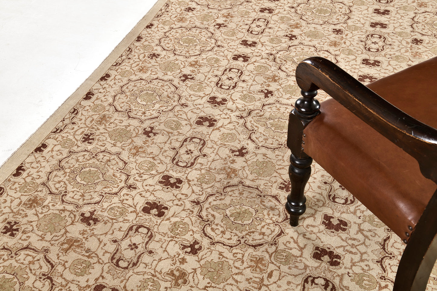 Natural Dye Transitional Rug Design D5222 Fable