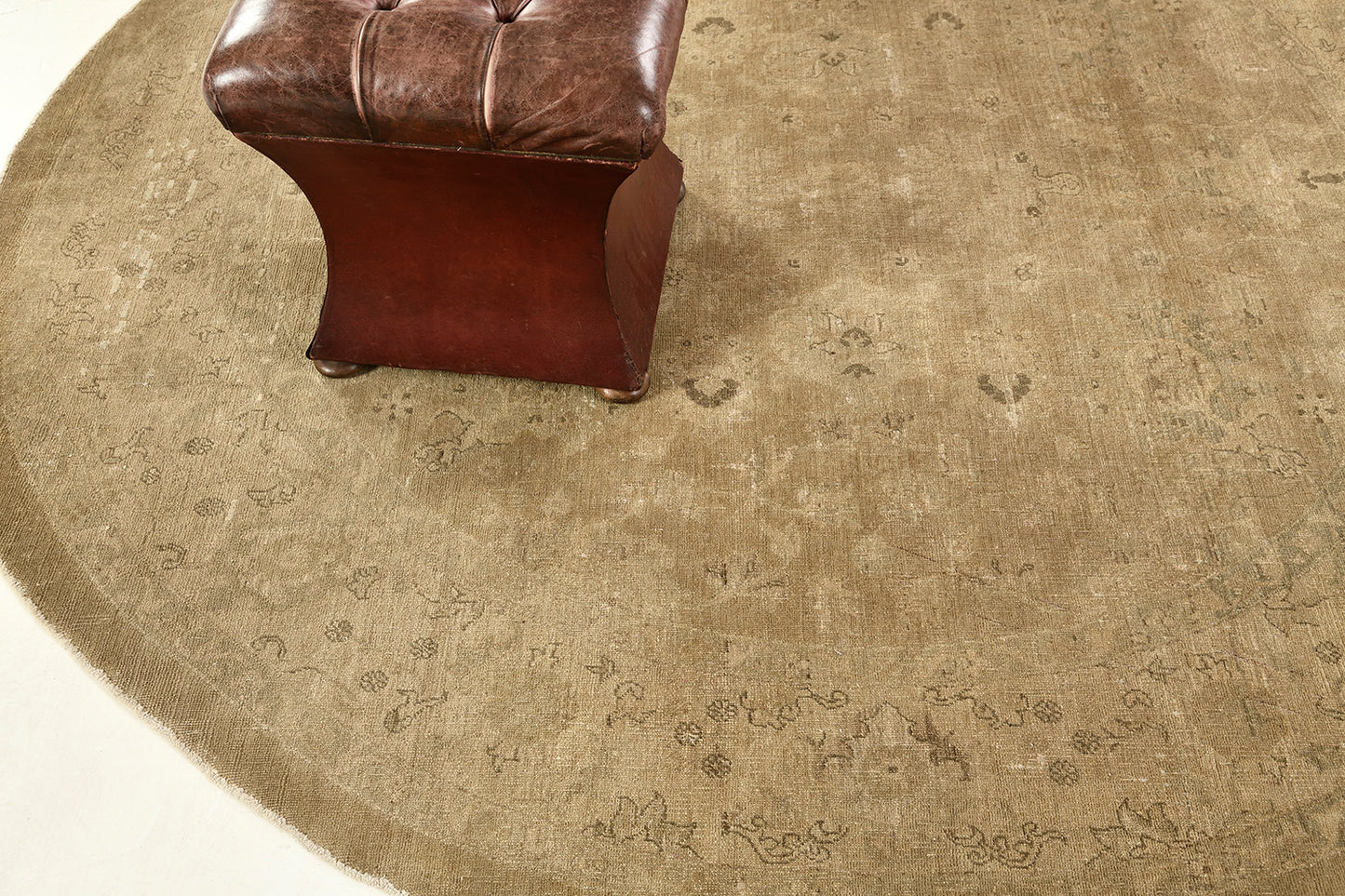 Vintage Style Sultanabad Revival Round Rug