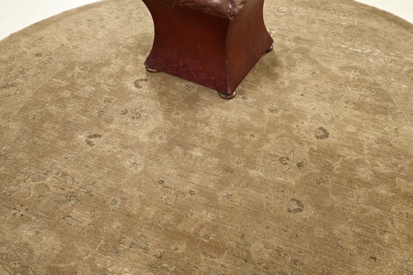 Vintage Style Sultanabad Revival Round Rug