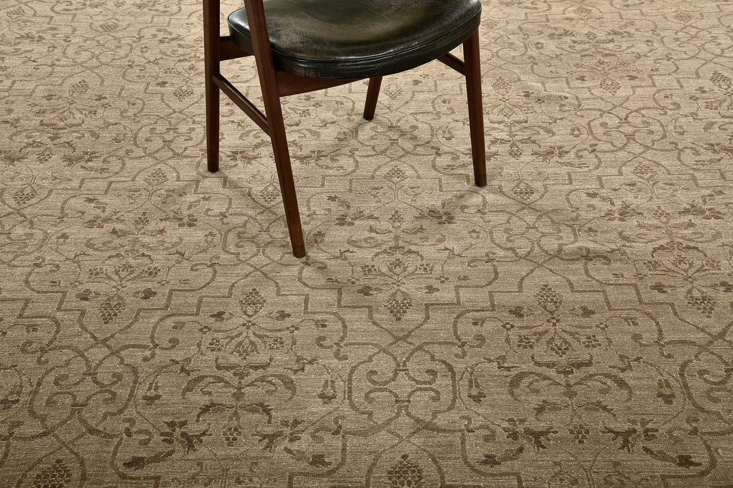 Natural Dye Transitional Rug Design D5159 Divine