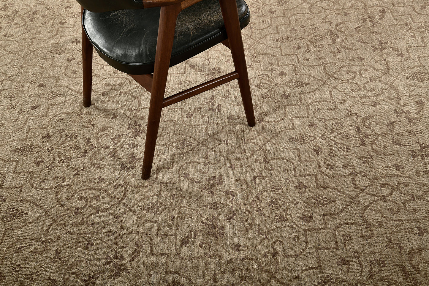 Natural Dye Transitional Rug Design D5159 Divine
