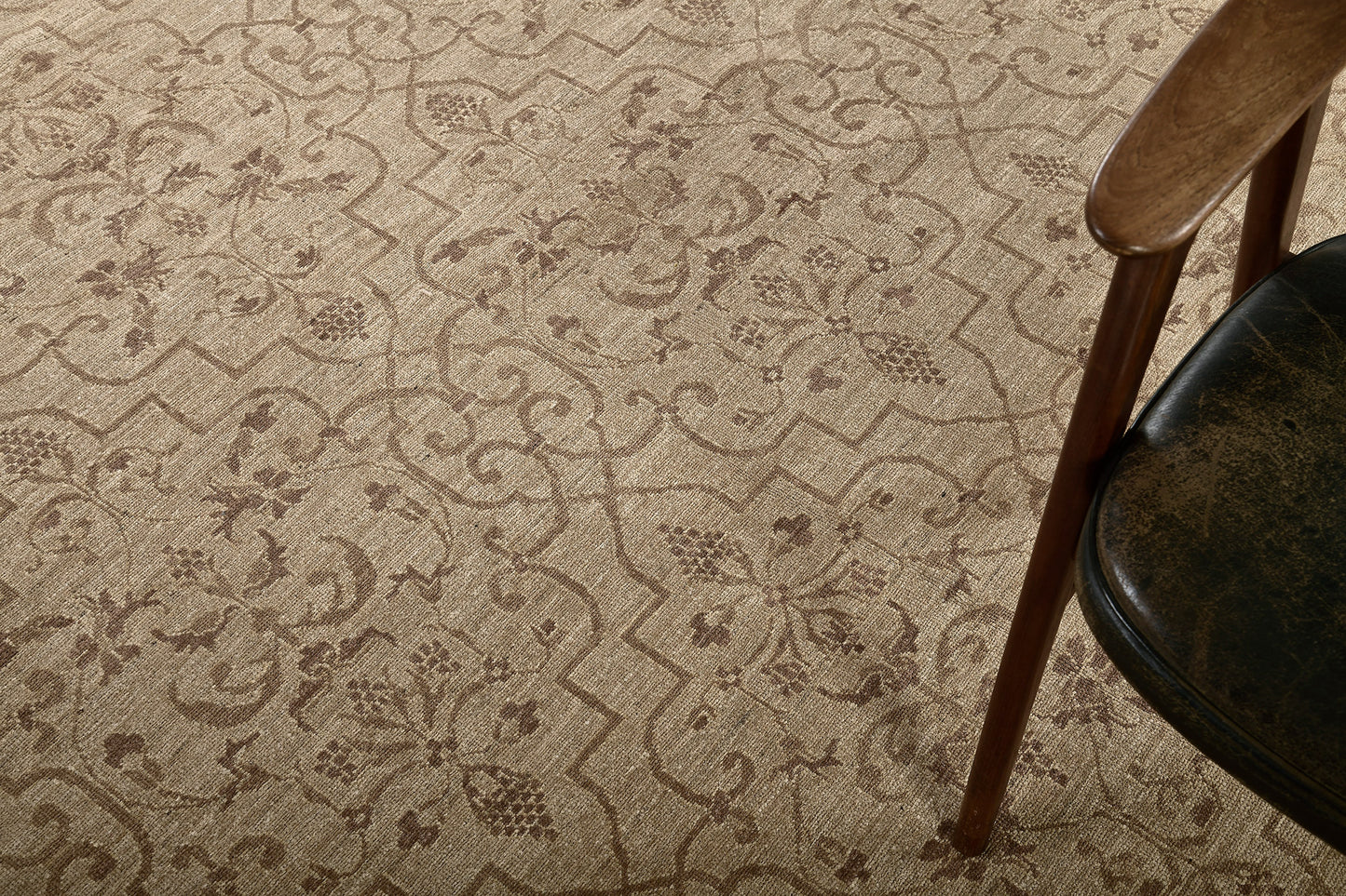 Natural Dye Transitional Rug Design D5159 Divine