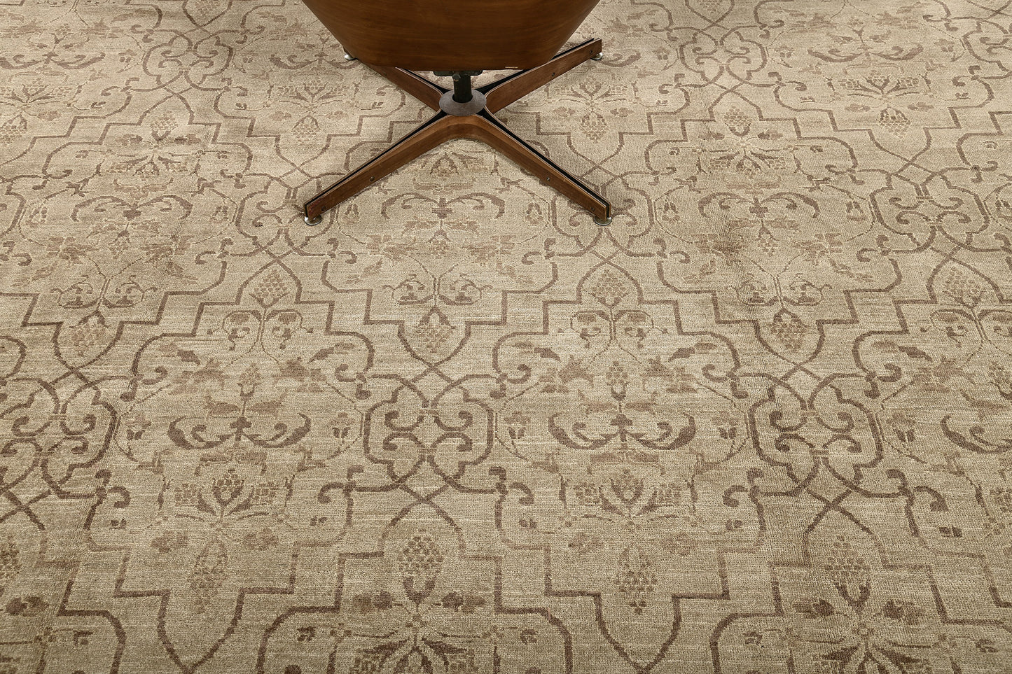 Natural Dye Transitional Rug Design D5159 Divine