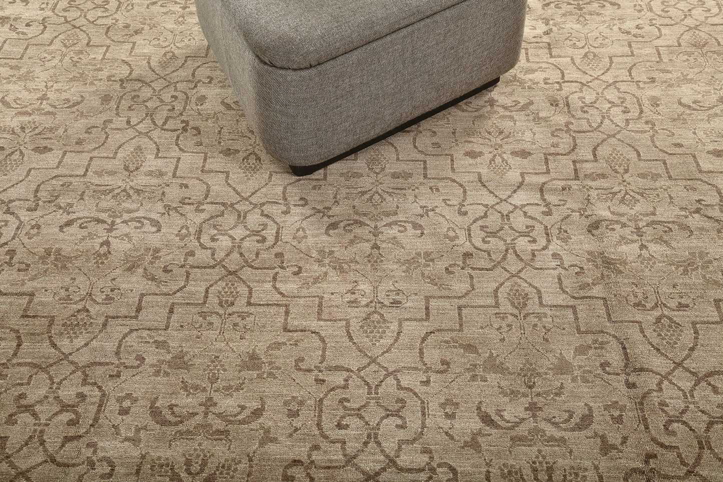 Natural Dye Transitional Design Rug D5159 Divine