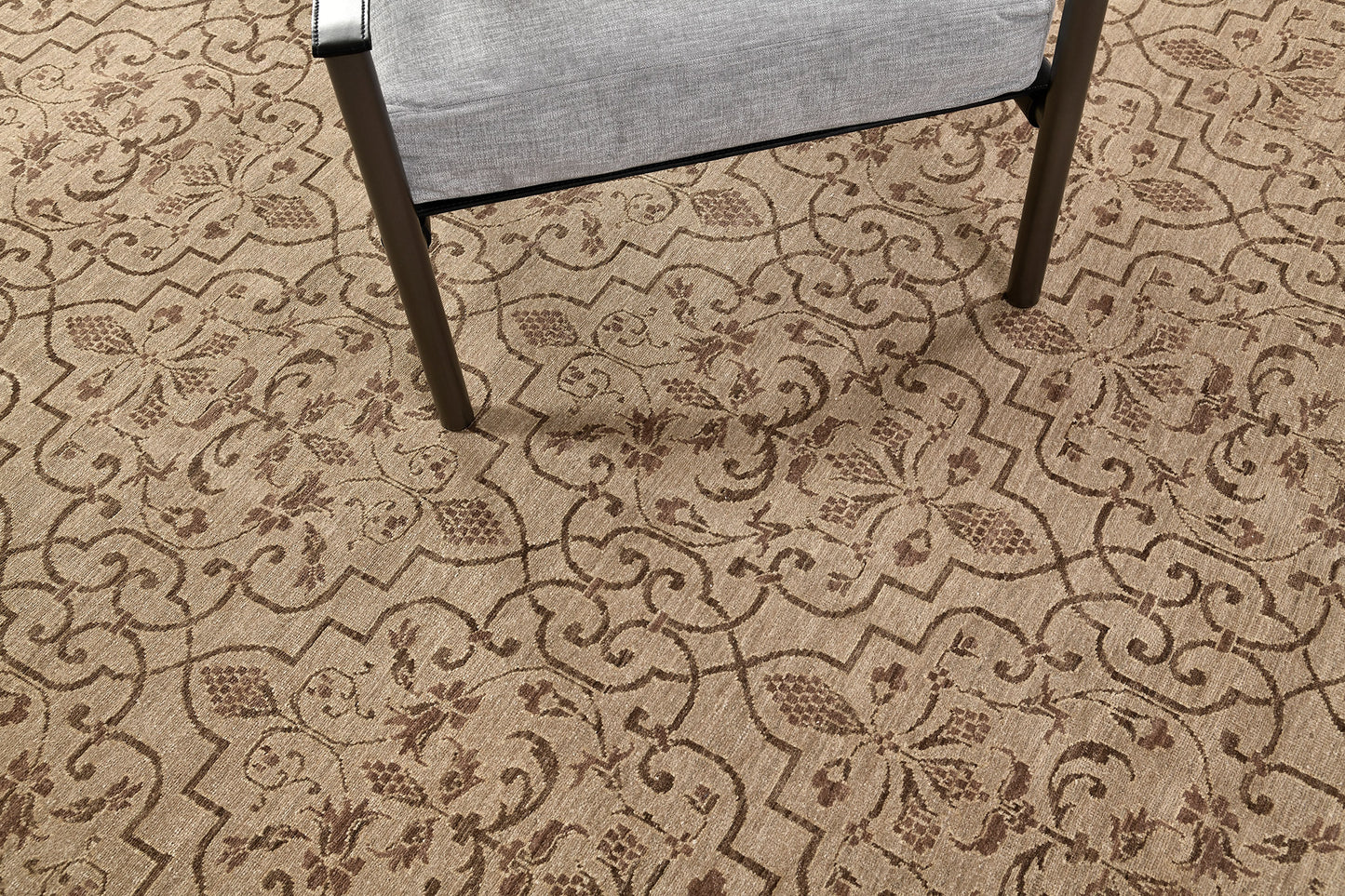 Natural Dye Transitional Rug Design D5159 Divine