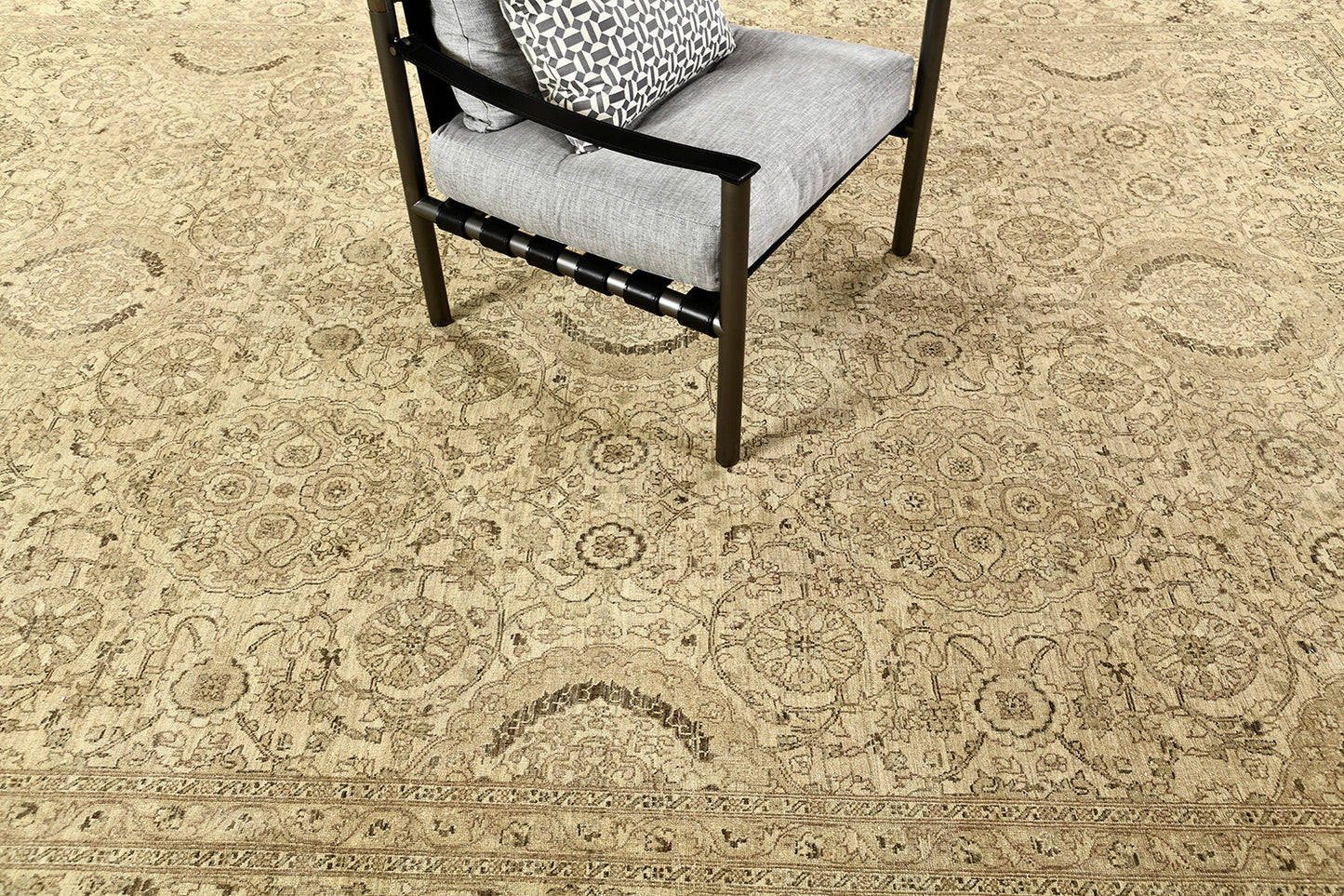 Vintage Style Mahal Reproduction Revival Collection D5137
