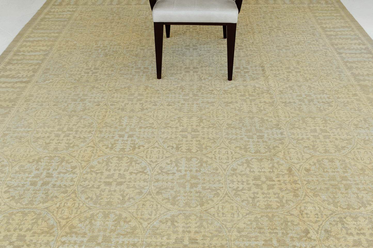 Vintage Style Arts and Crafts Design Rug