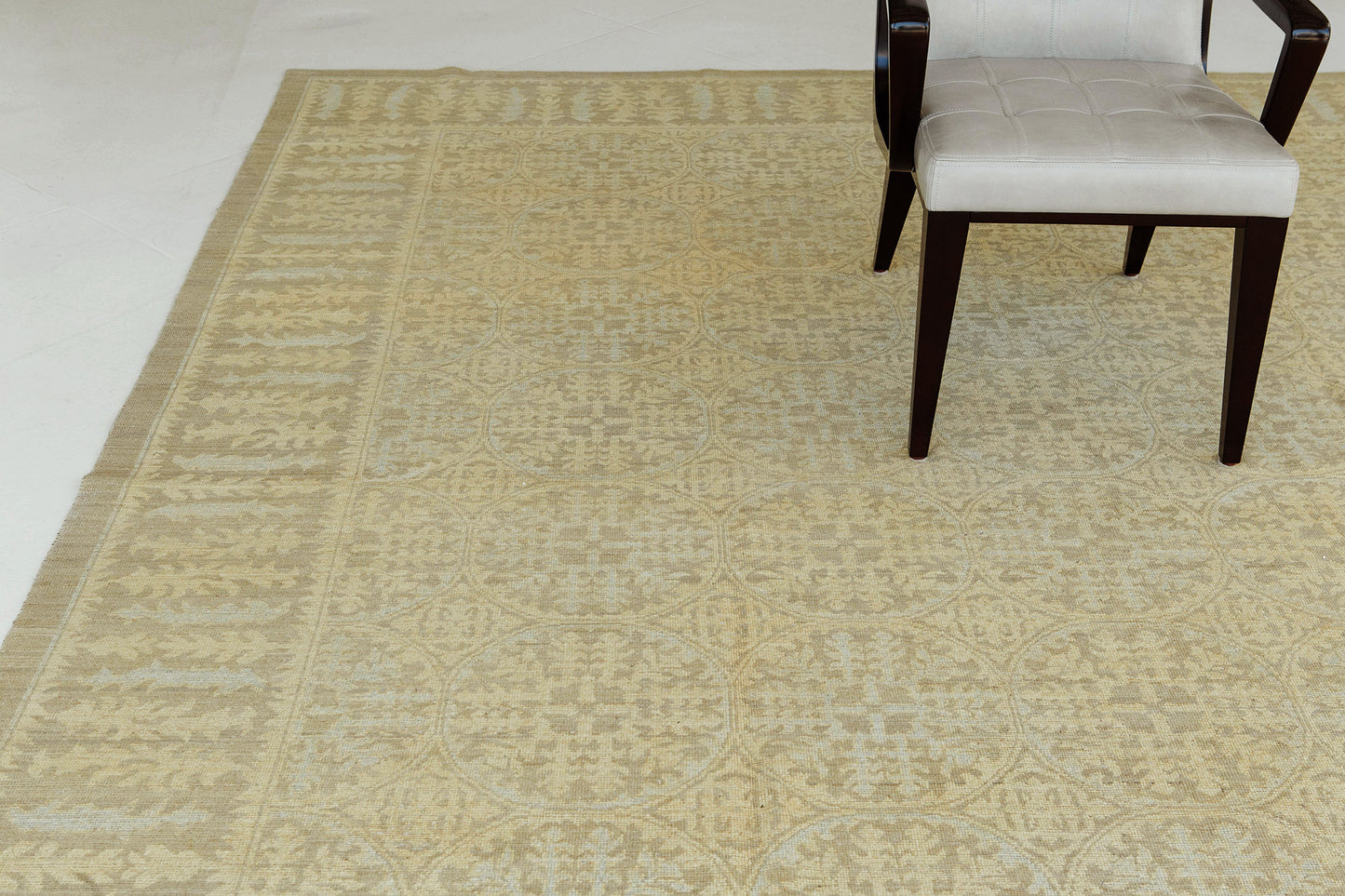Vintage Style Arts and Crafts Design Rug