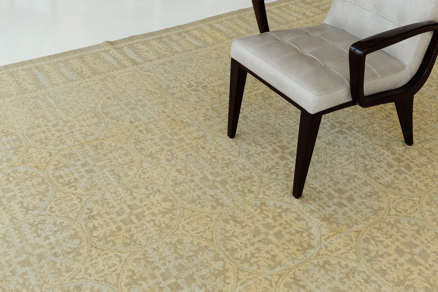 Vintage Style Arts and Crafts Design Rug