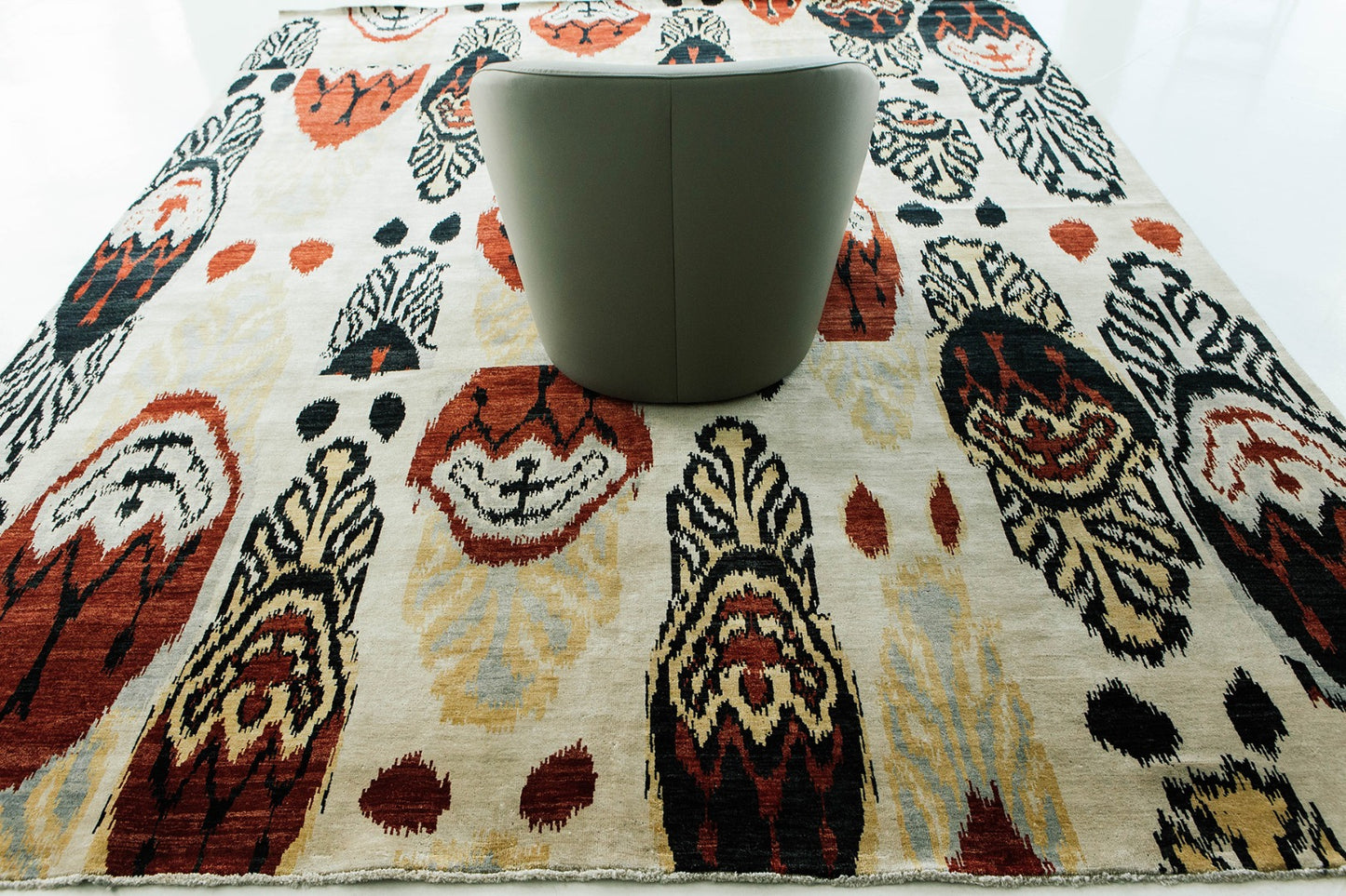Ikat Design Rug Zatuni