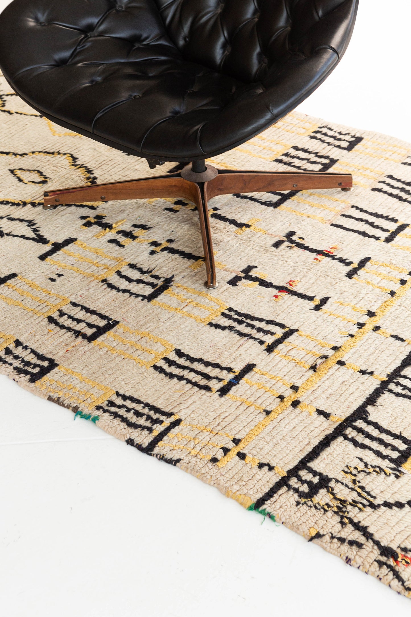 Modern Rug Image 13525 Vintage Moroccan Rug Azilal Tribe