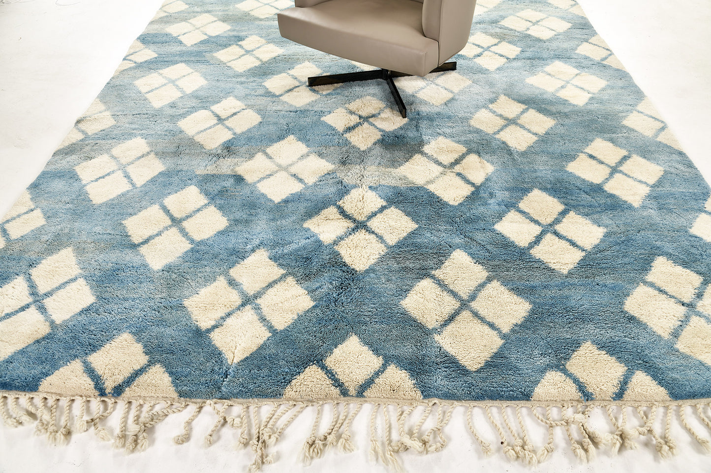 Modern Rug Image 8158 Moroccan Middle Atlas Tribe Rug Atlas Collection
