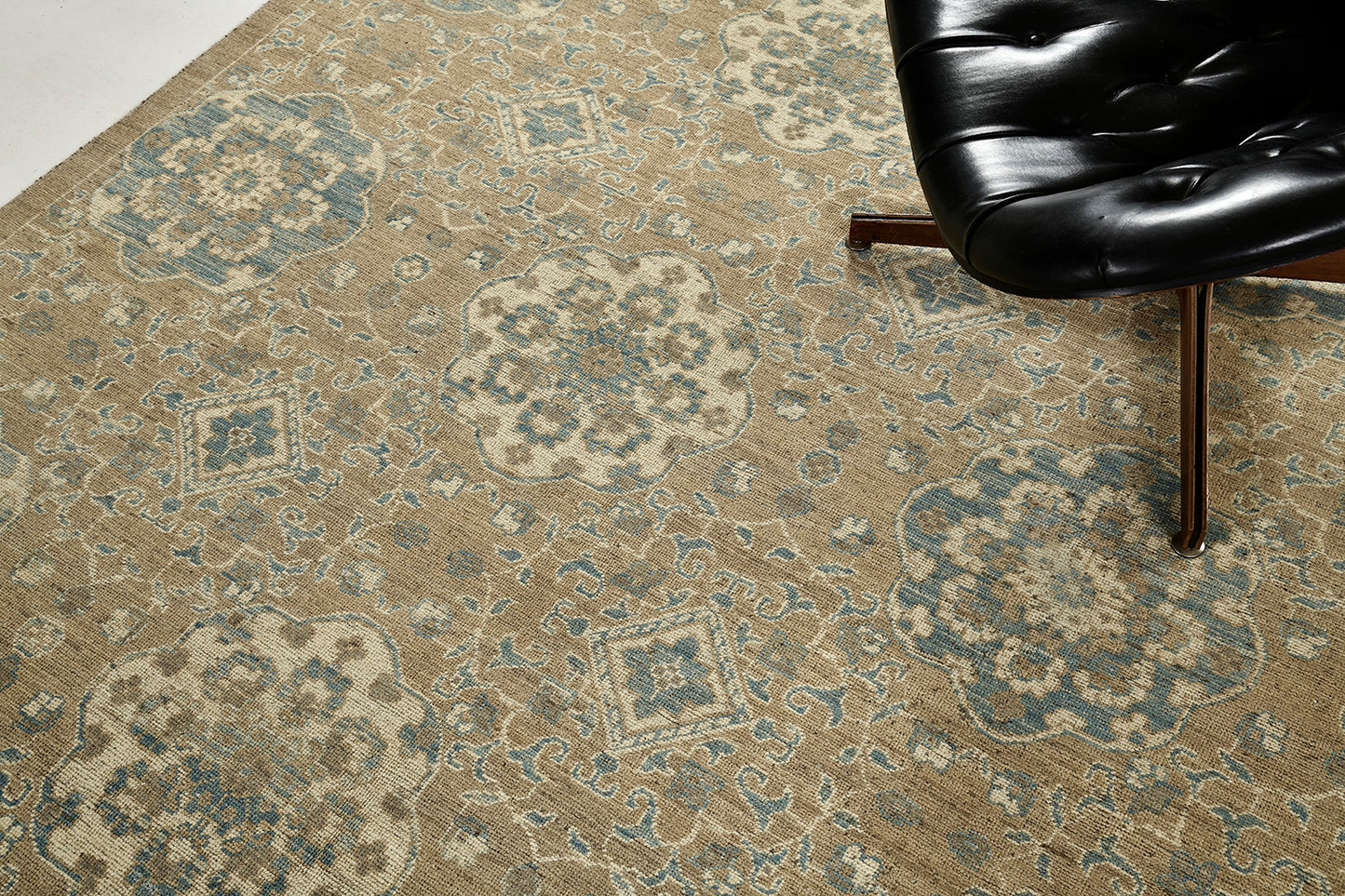 Vintage Style Transitional Design Rug