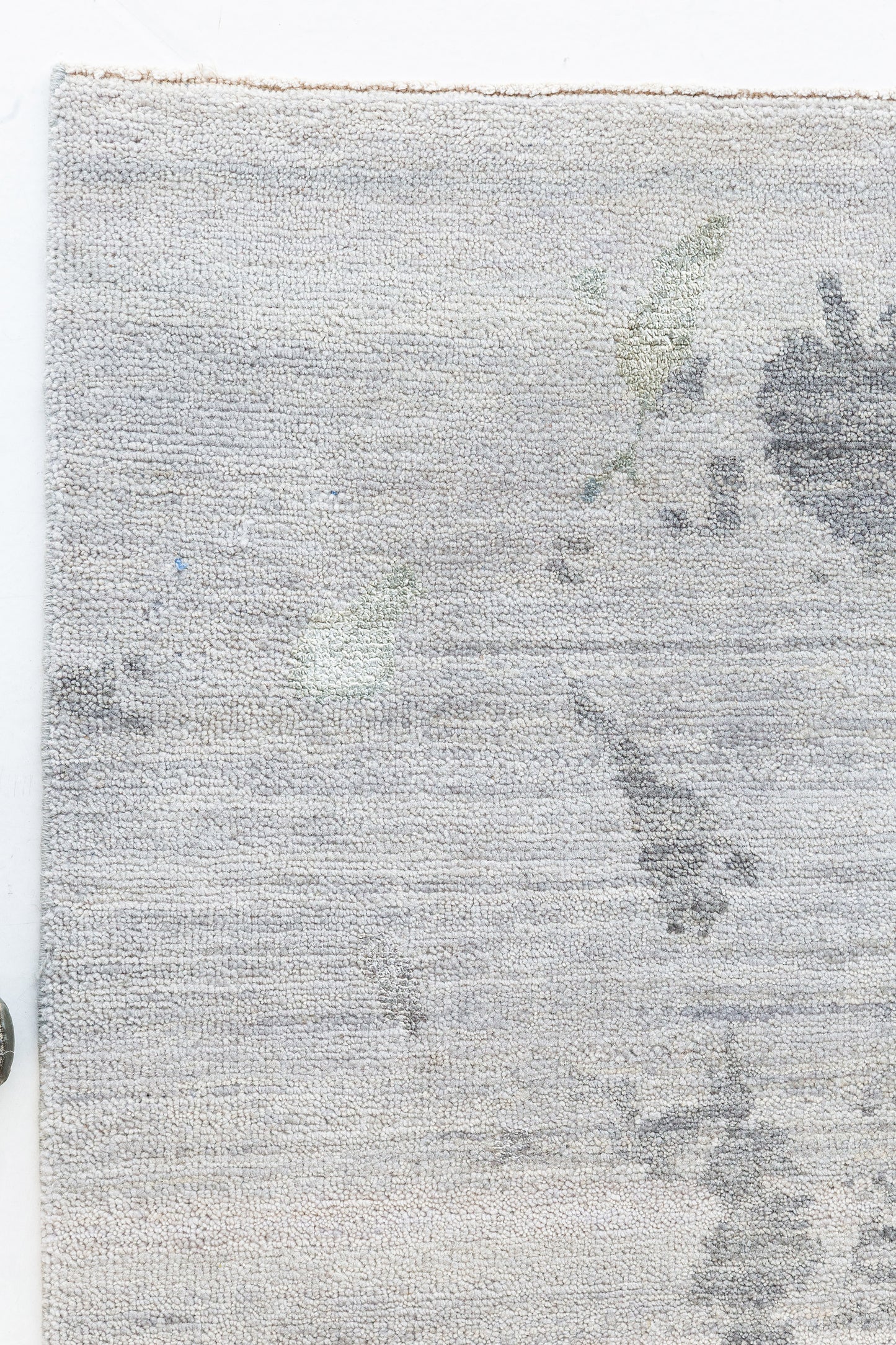Modern Design Wool and Silk Rug Spruzzo