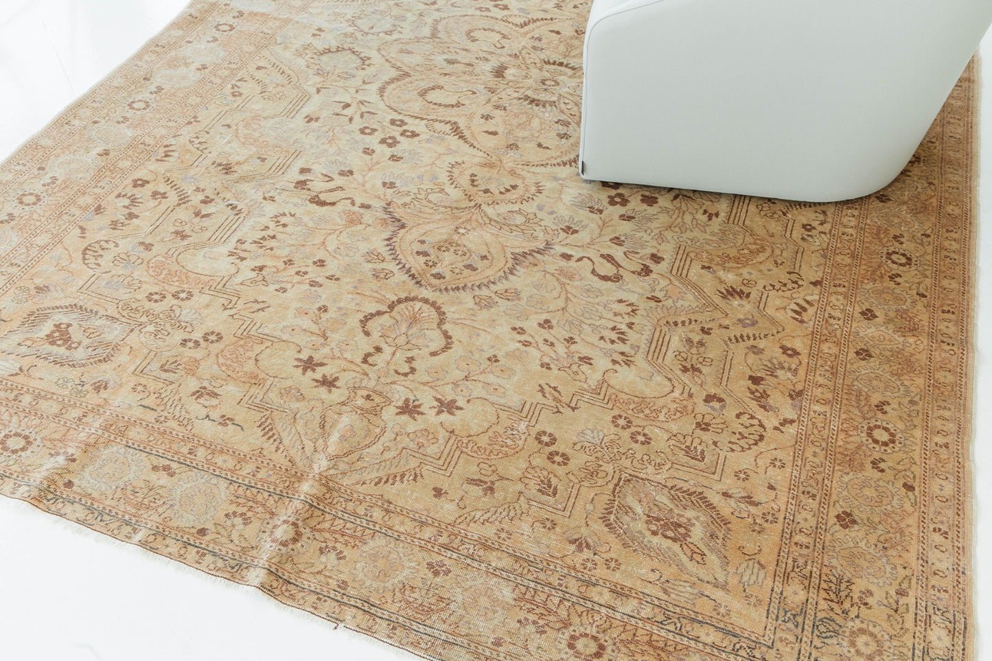 Vintage Turkish Sivas Rug Medallion Design
