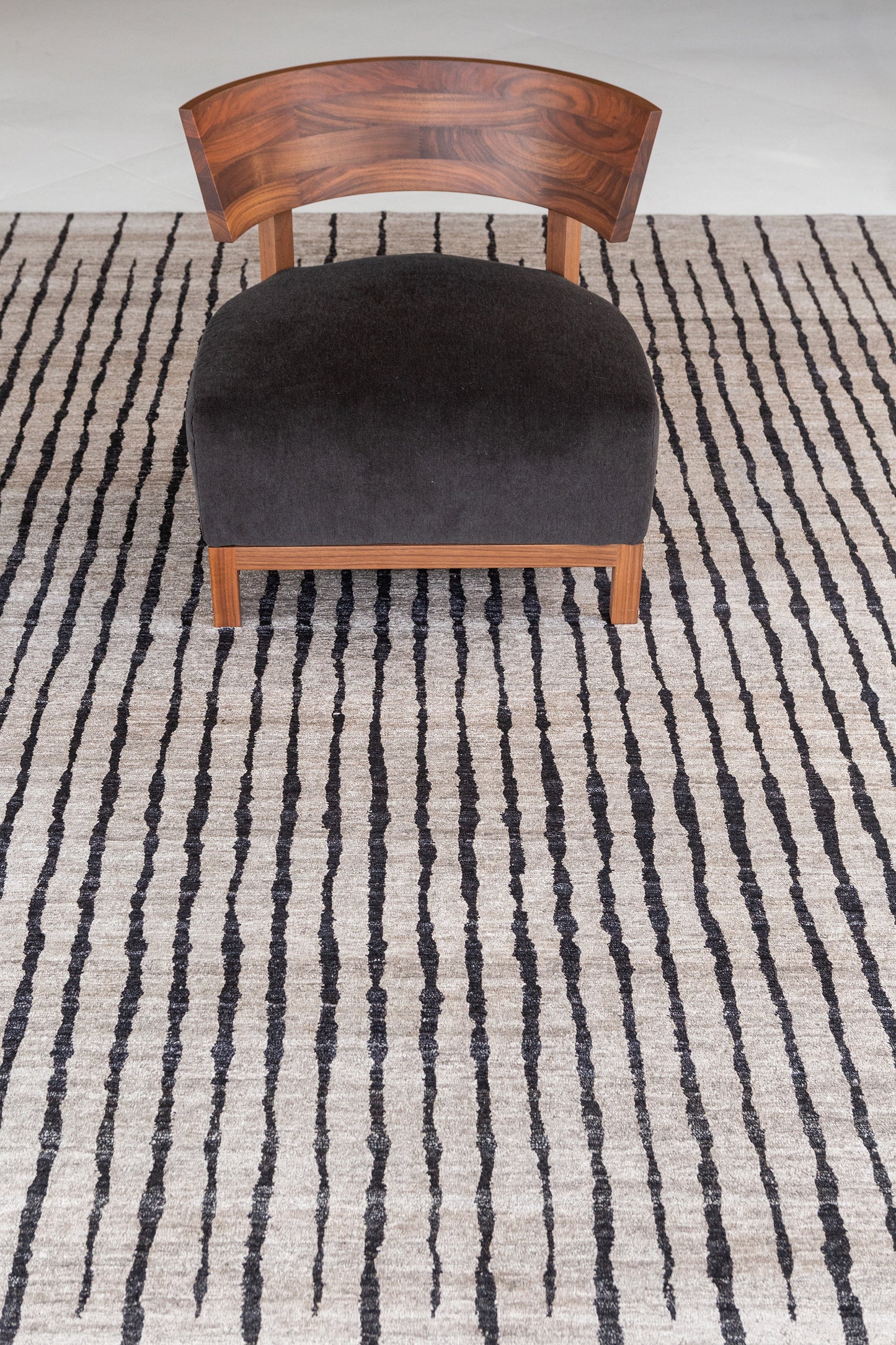 Modern Rug Image 7657 Modern Design Bamboo Silk Rug Linea