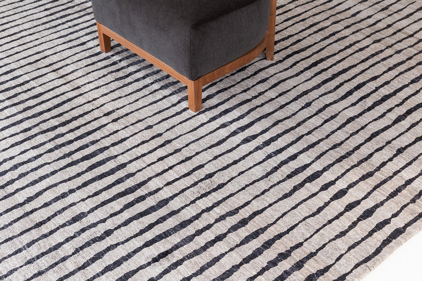 Modern Rug Image 7658 Modern Design Bamboo Silk Rug Linea