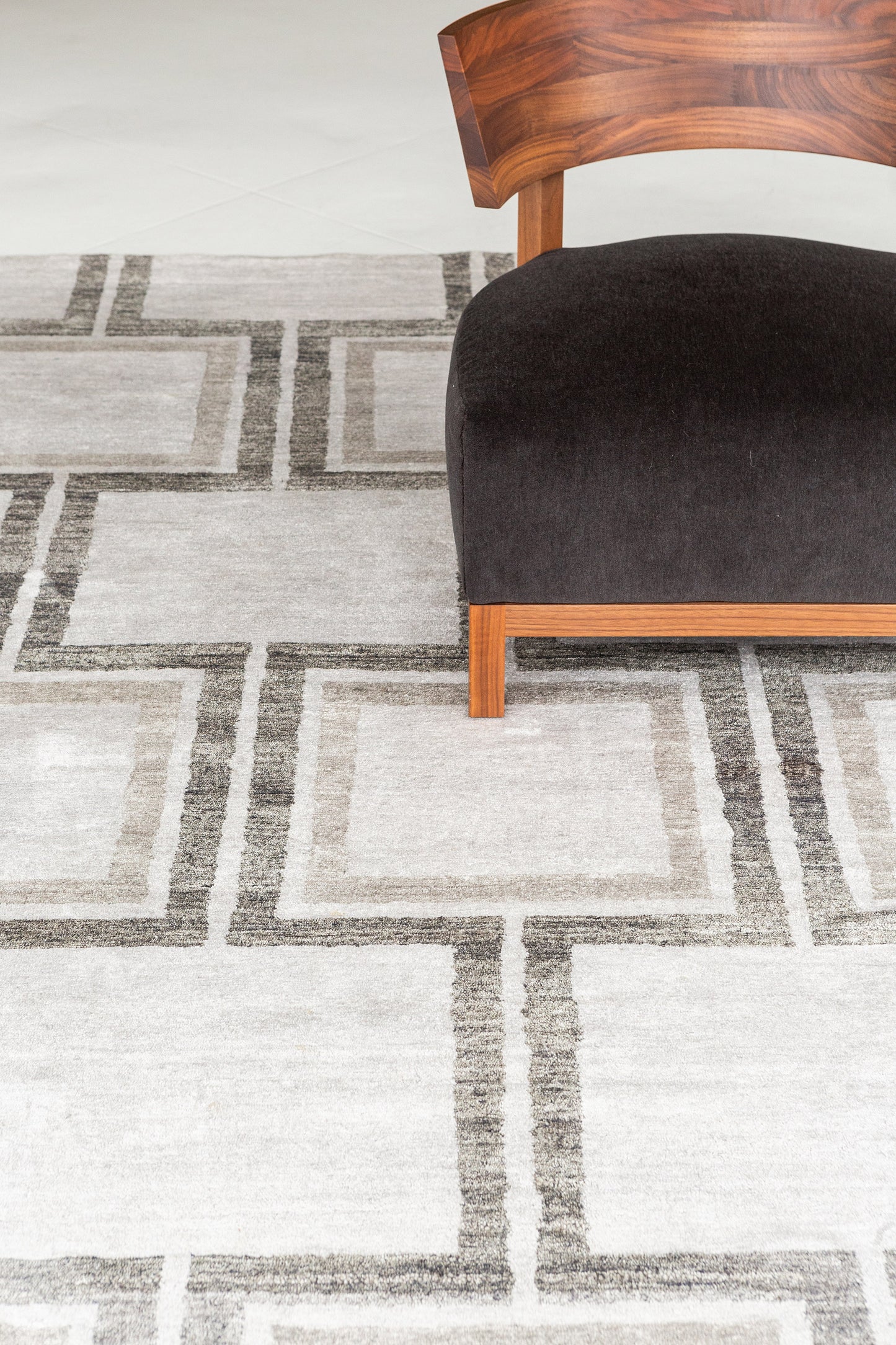 Modern Rug Image 7650 Modern Design Bamboo Silk Rug Kista