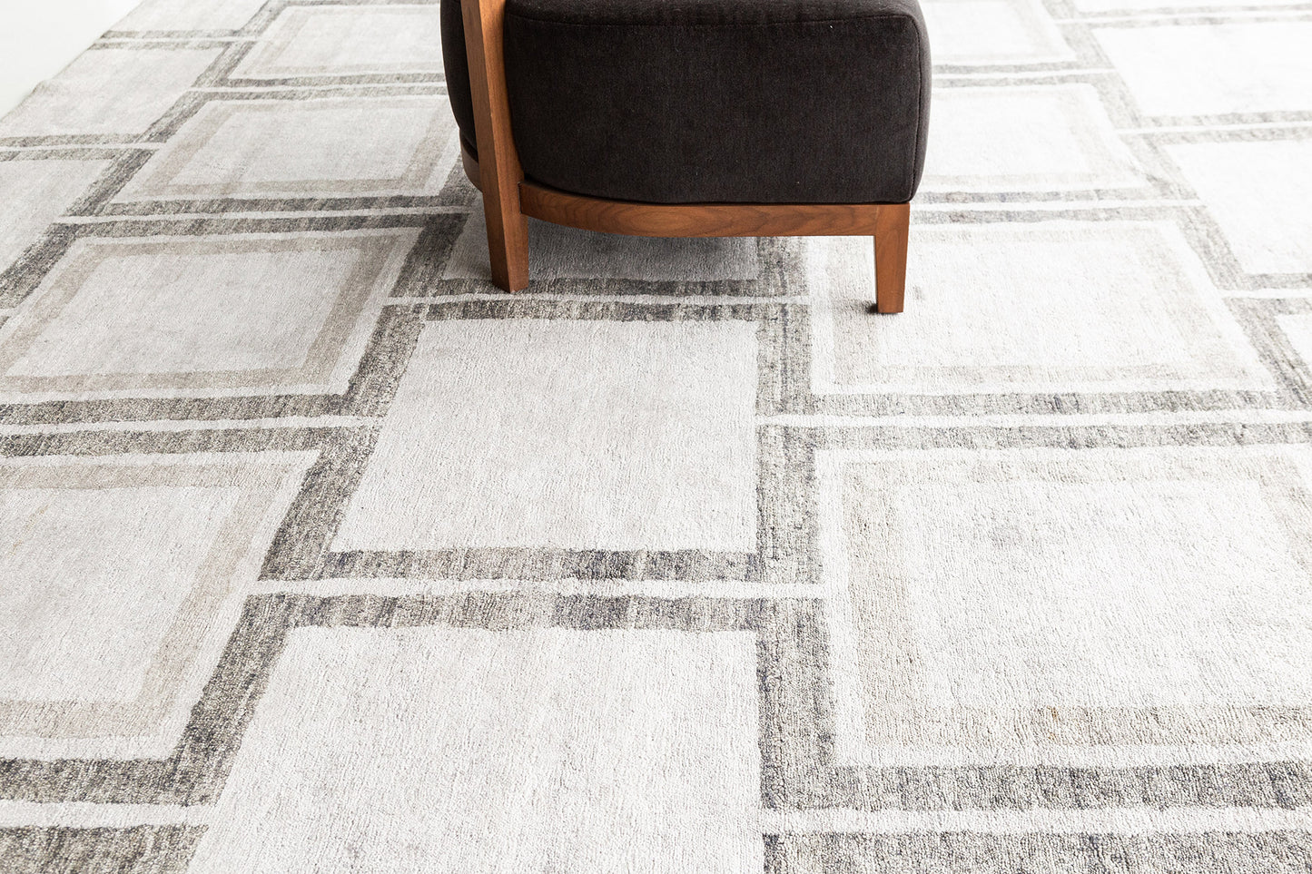 Modern Rug Image 7652 Modern Design Bamboo Silk Rug Kista