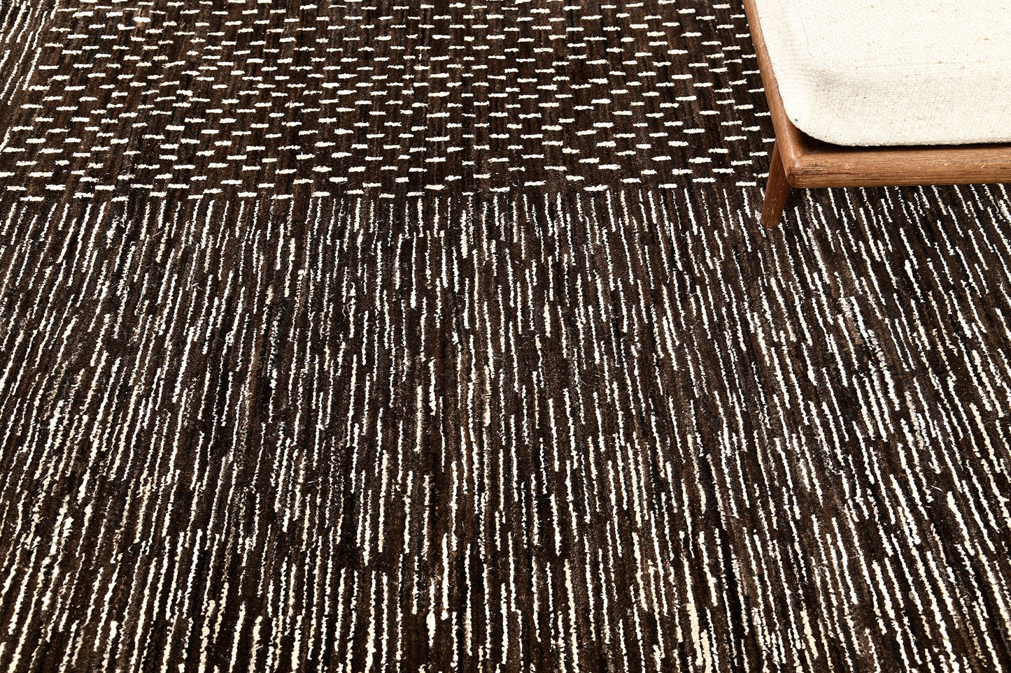 Modern Design Naturale Collection Rug Dama