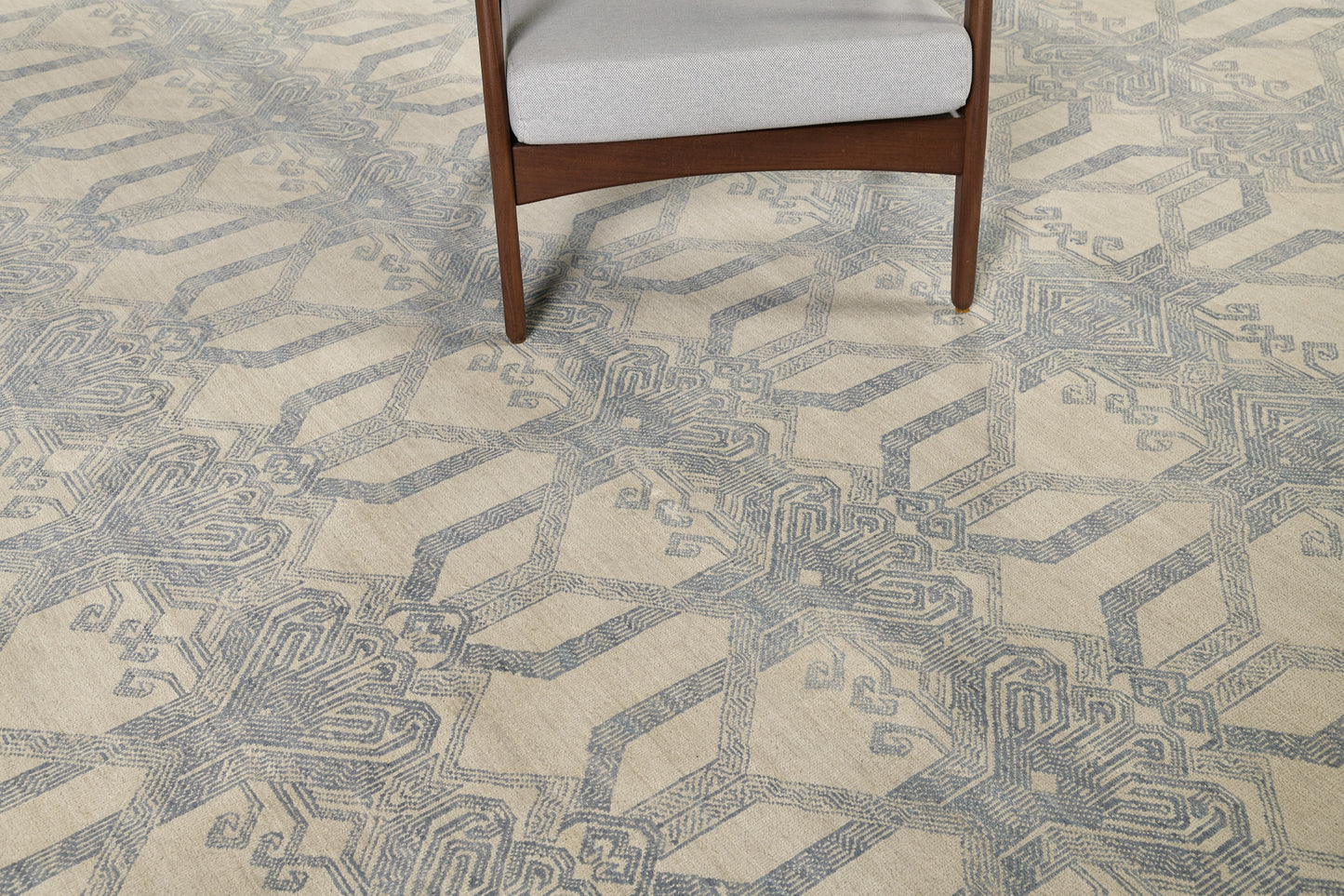 Transitional Design Rug Allure Van Alen