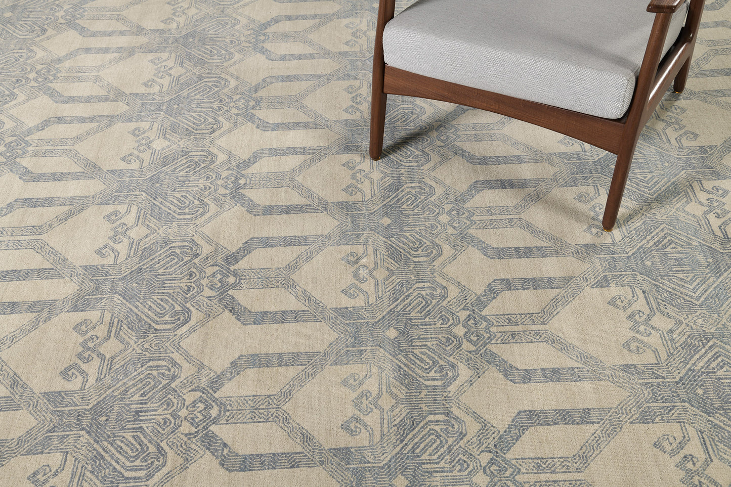 Transitional Design Rug Allure Van Alen