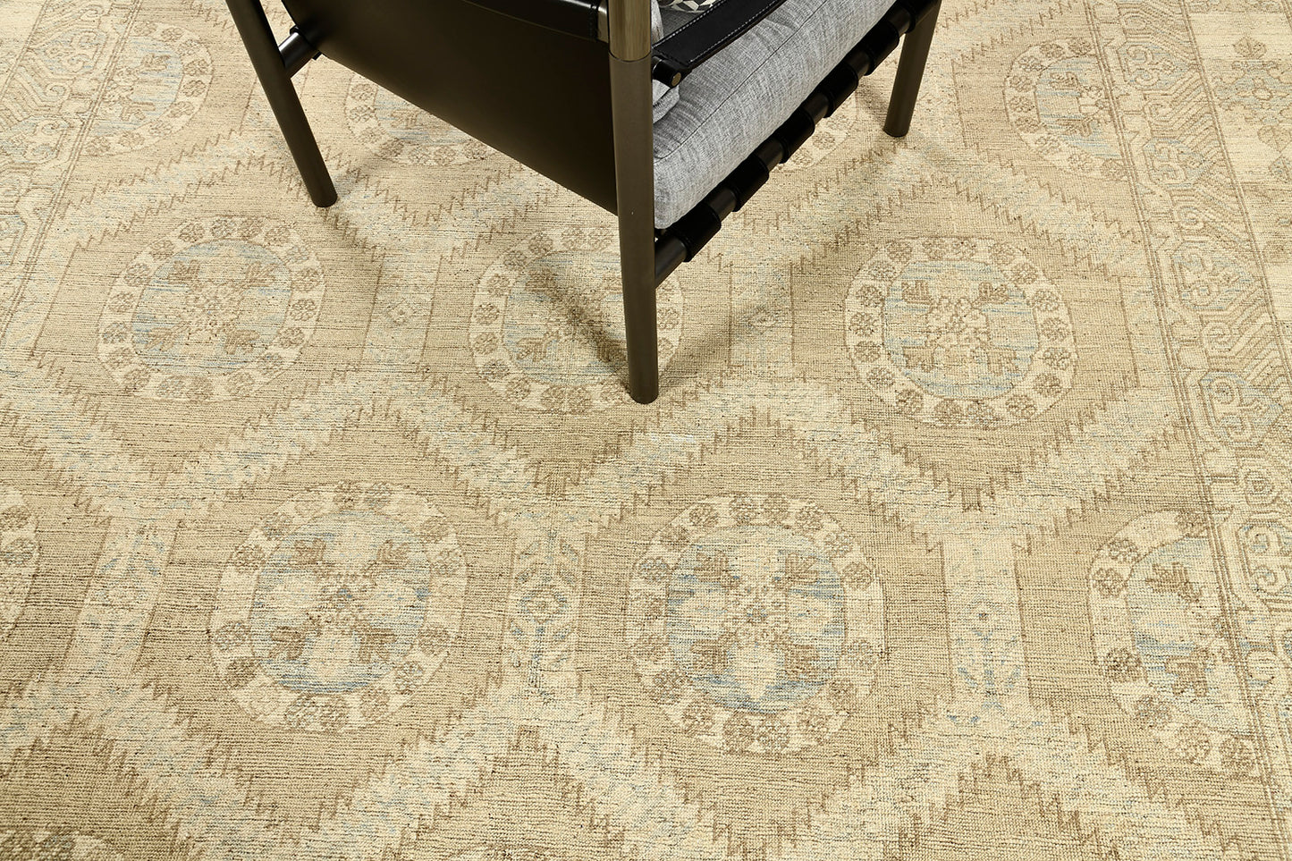 Vintage Style Arts and Crafts Design Rug