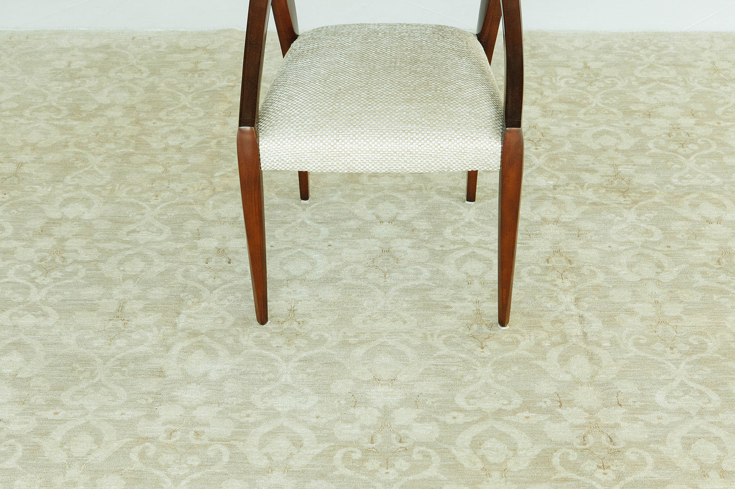 Vintage Style Transitional Design Rug