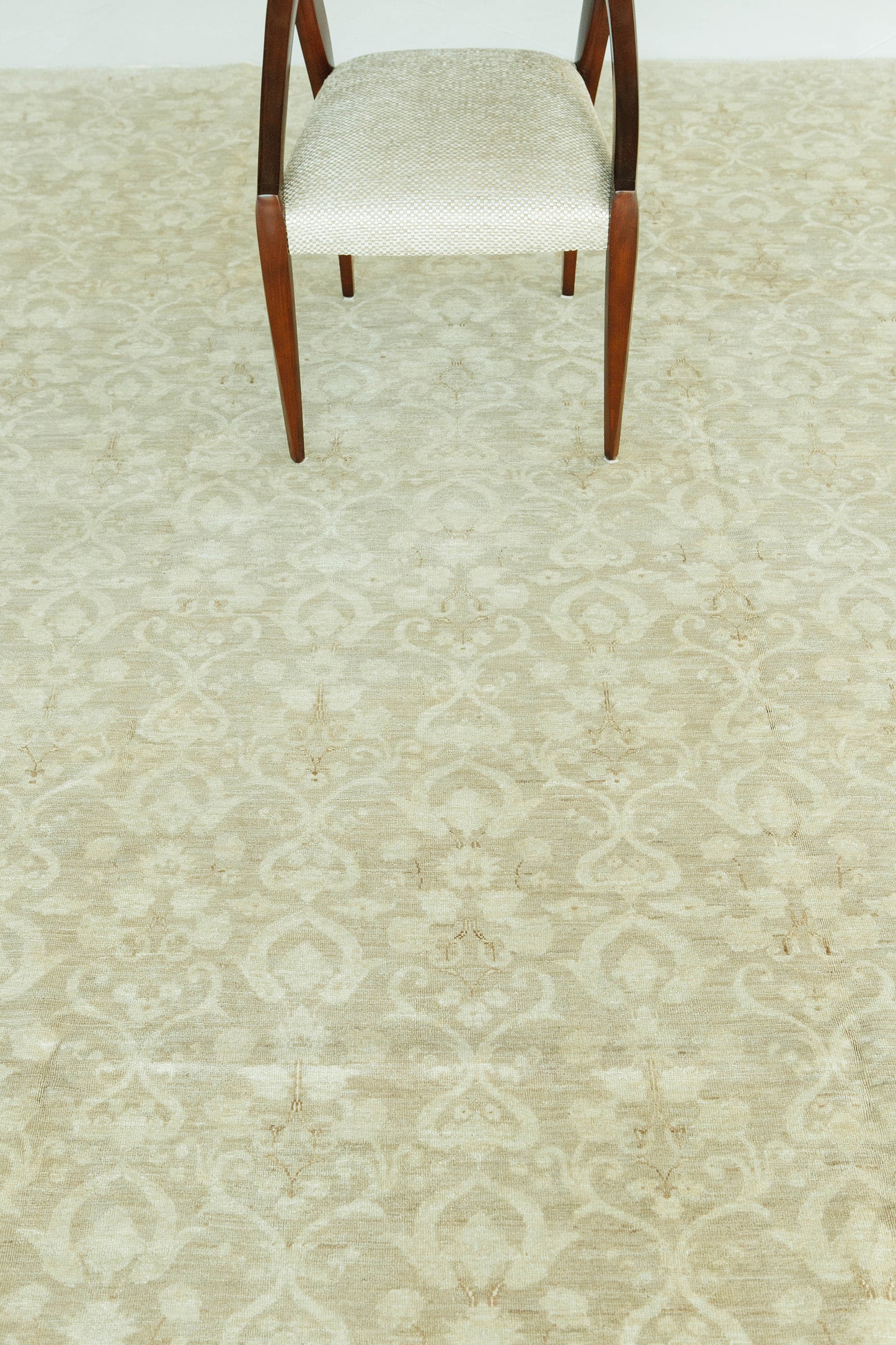 Vintage Style Transitional Design Rug