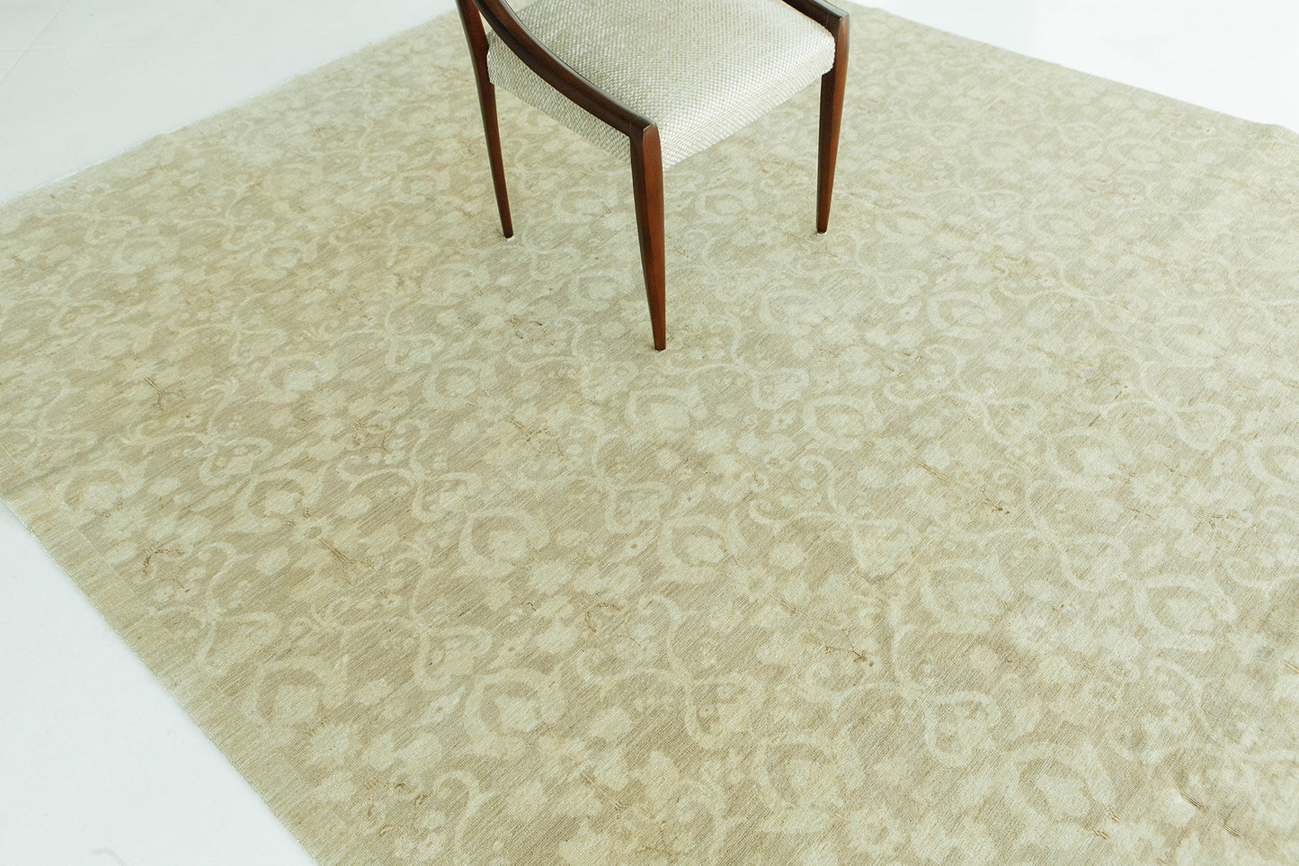 Vintage Style Transitional Design Rug