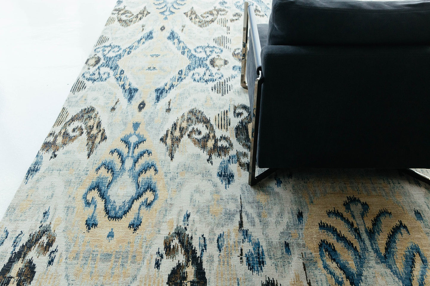 Ikat Design Rug Tiraz