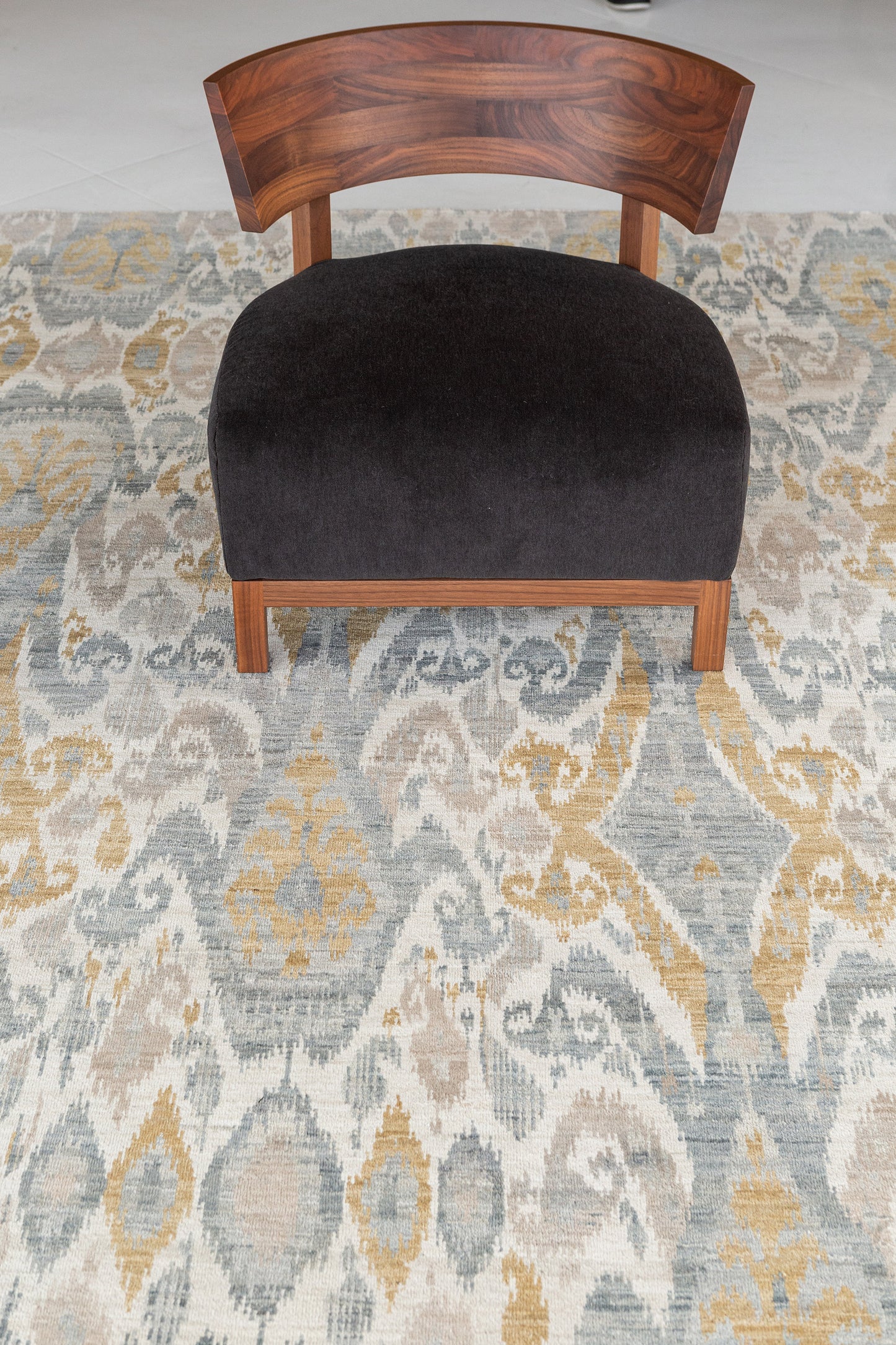 Ikat Design Rug Tiraz