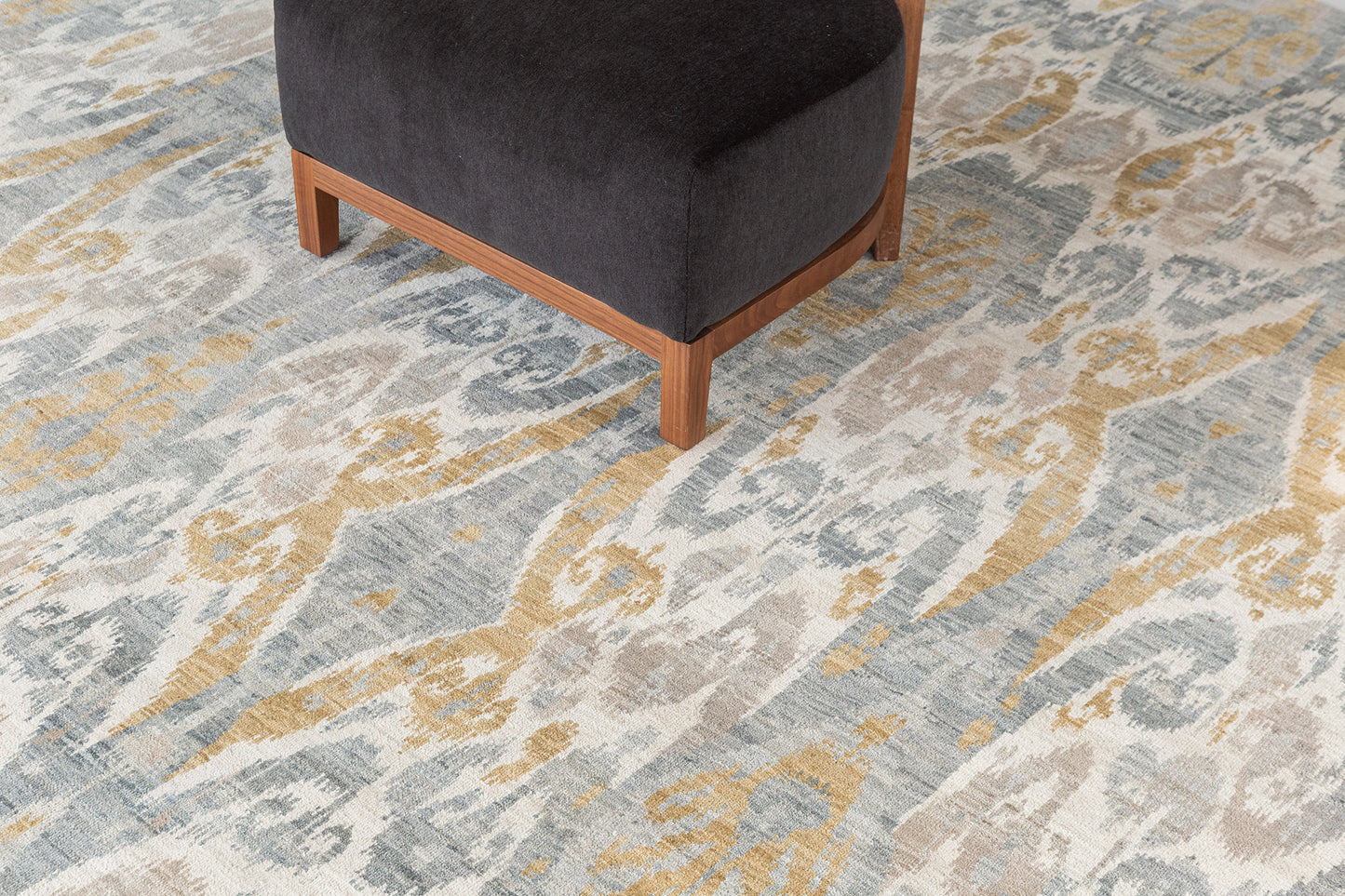 Ikat Design Rug Tiraz