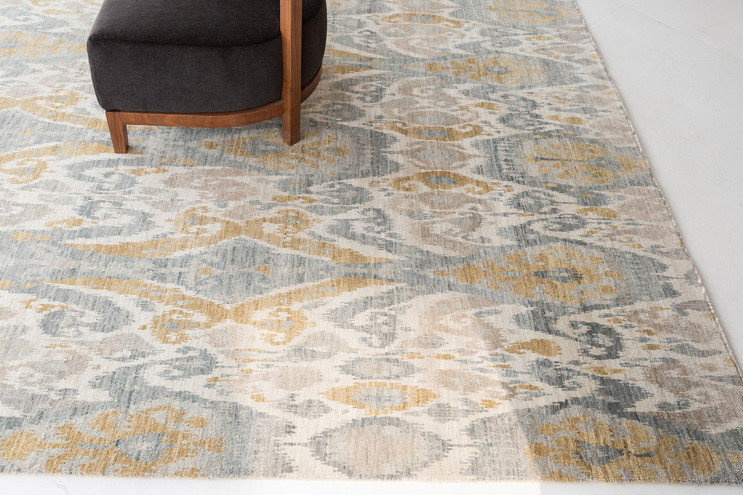 Ikat Design Rug Tiraz